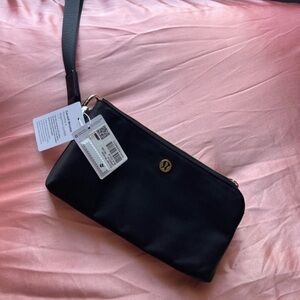 Lululemon curved wristlet NWT